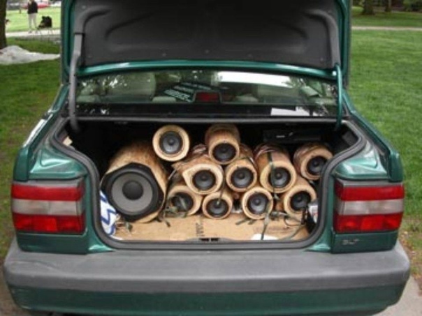 плохой саб. саб кикс 1800. сабвуфер автомобильный под сиденье паджеро спорт 3. громкий сабвуфер в машину. короб для авто.